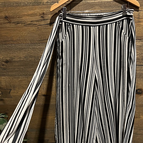 Wide leg flared striped pants culottes - Picture 4 of 11